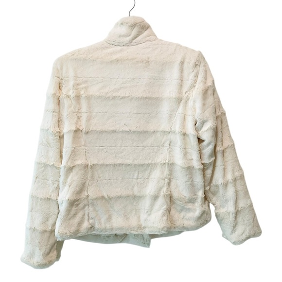 NEW Dennis Basso White Faux Fur Coat Jacket Rhinestone Button Womens Medium GLAM - Picture 2 of 7